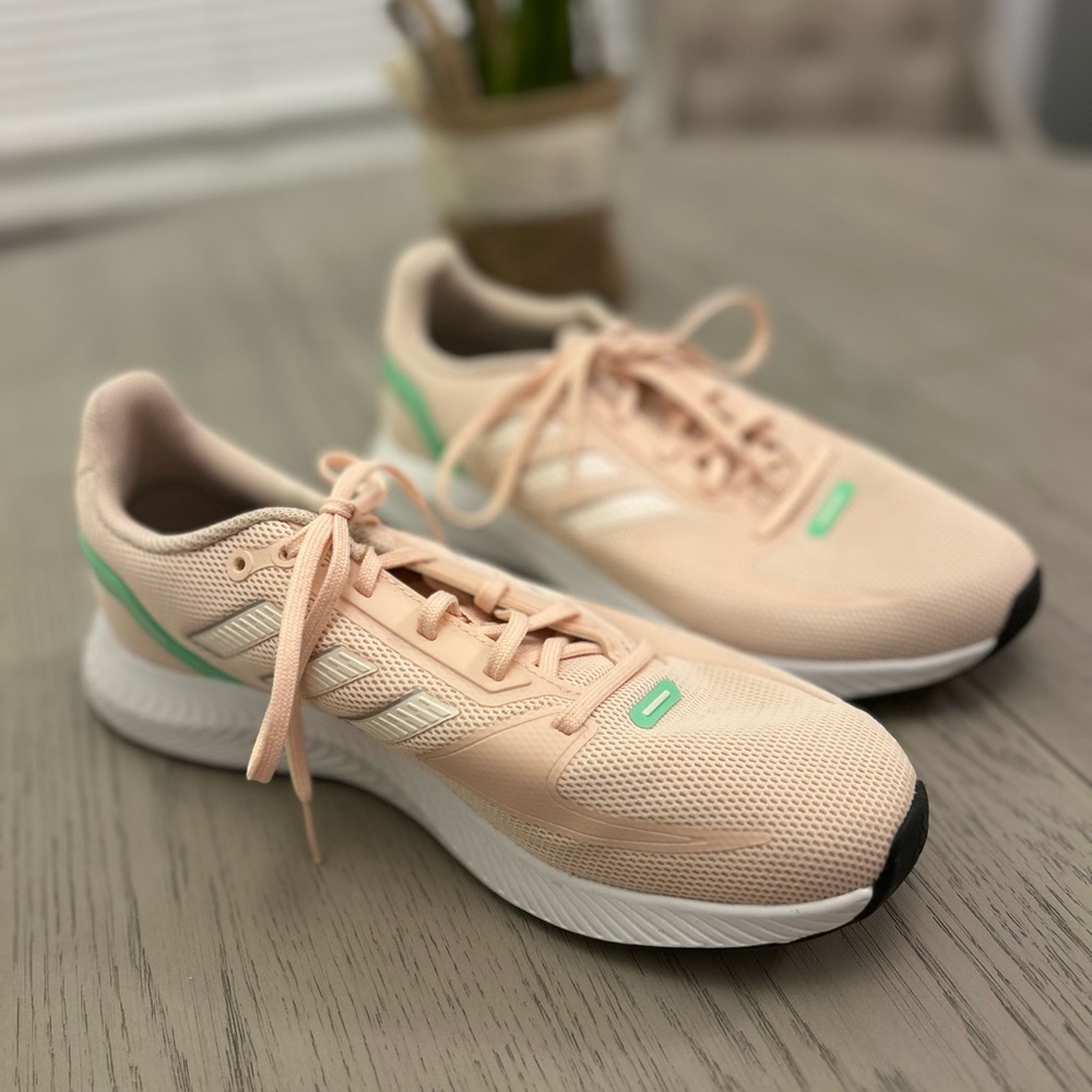 Adidas Women’s Light Weight Sneakers size 9